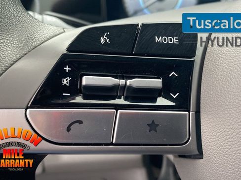 Used 2024 Hyundai Elantra SEL image 18