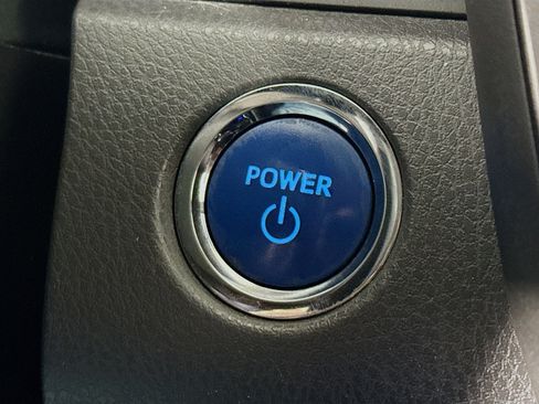 Used 2019 Toyota Camry XLE w/ Sunroof Package image 21