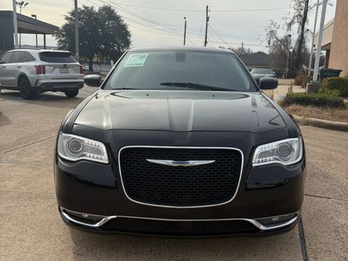 Used 2016 Chrysler 300 Limited image 2