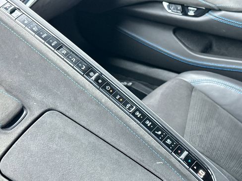 Used 2025 Chevrolet Corvette Stingray Premium Conv w/ Z51 Performance Package image 17