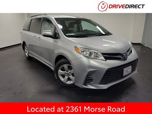 Used 2019 Toyota Sienna LE w/ LE Preferred Package image 1