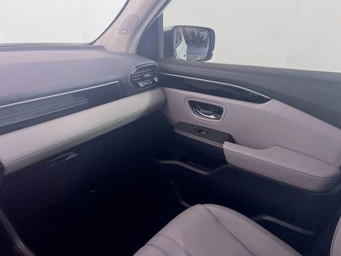 Used 2025 Honda Pilot Touring image 18