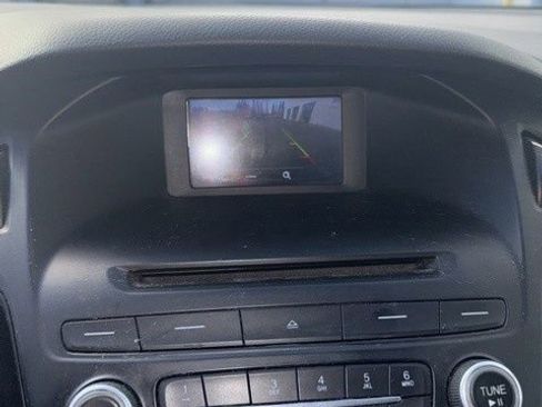 Used 2016 Ford Focus SE image 2