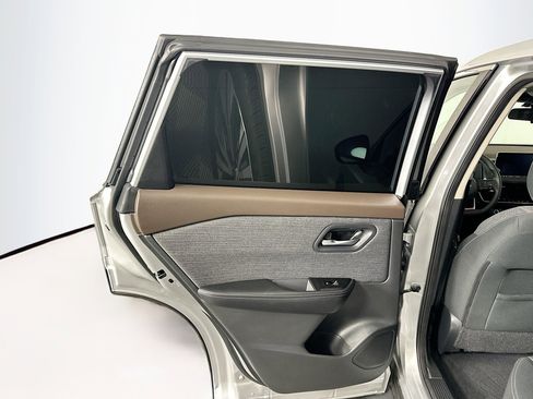 Used 2022 Nissan Rogue SV image 24