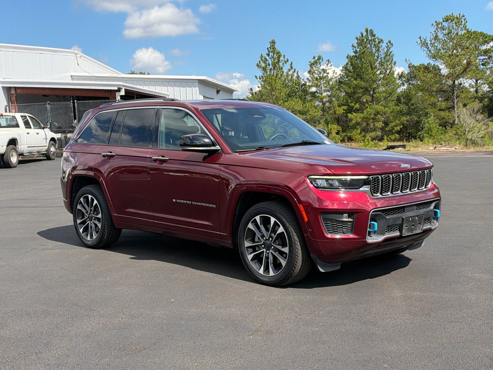 Used 2022 Jeep Grand Cherokee Overland AWD/4WD image 3