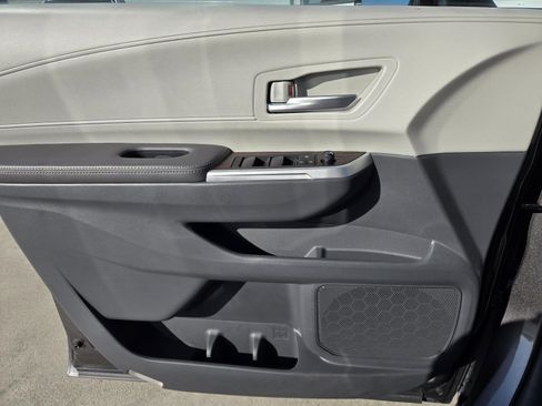Used 2024 Toyota Sienna XLE image 19