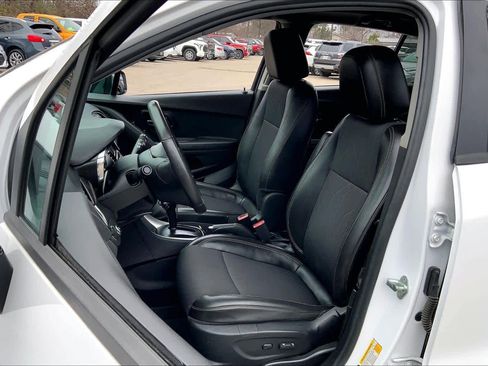 Used 2020 Chevrolet Trax LT w/ Redline Edition image 7