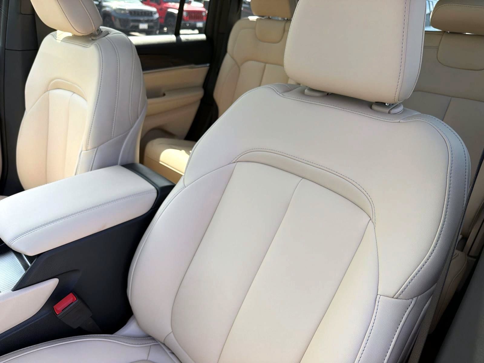 New 2027 Jeep Grand Cherokee Limited AWD/4WD image 10