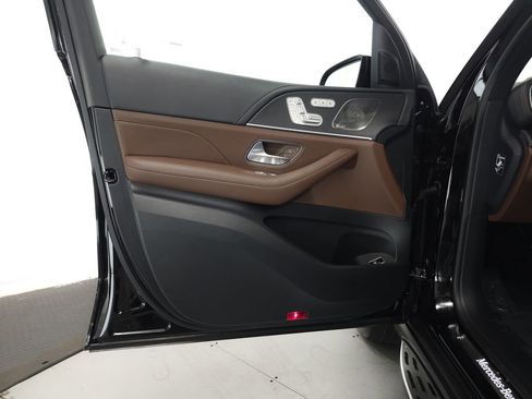 Used 2024 Mercedes-Benz GLS 450 4MATIC image 5