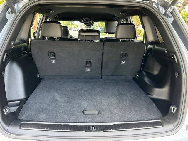 Certified 2025 Jeep Grand Cherokee Limited RWD image 35