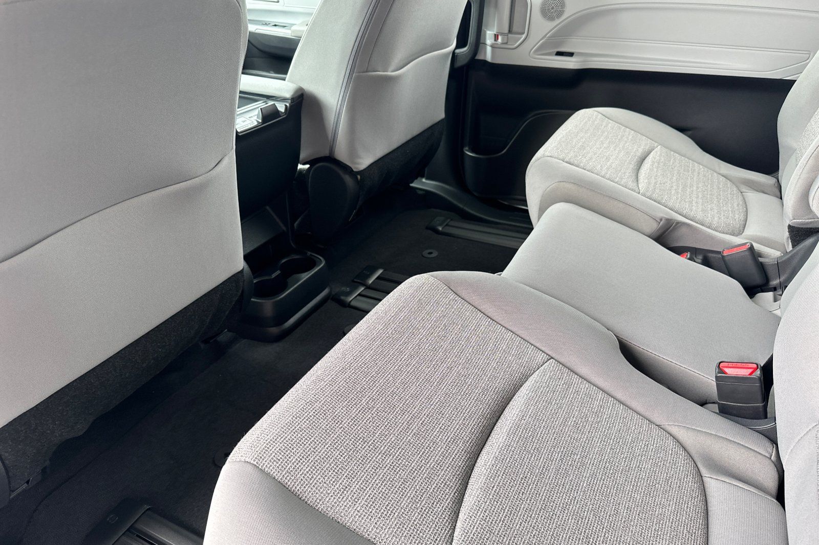 New 2026 Toyota Sienna LE FWD image 13