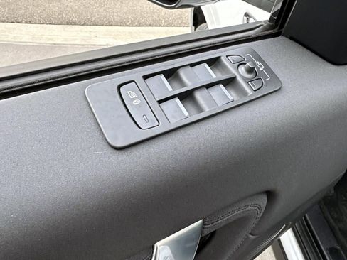 Used 2025 Land Rover Discovery Sport S image 10