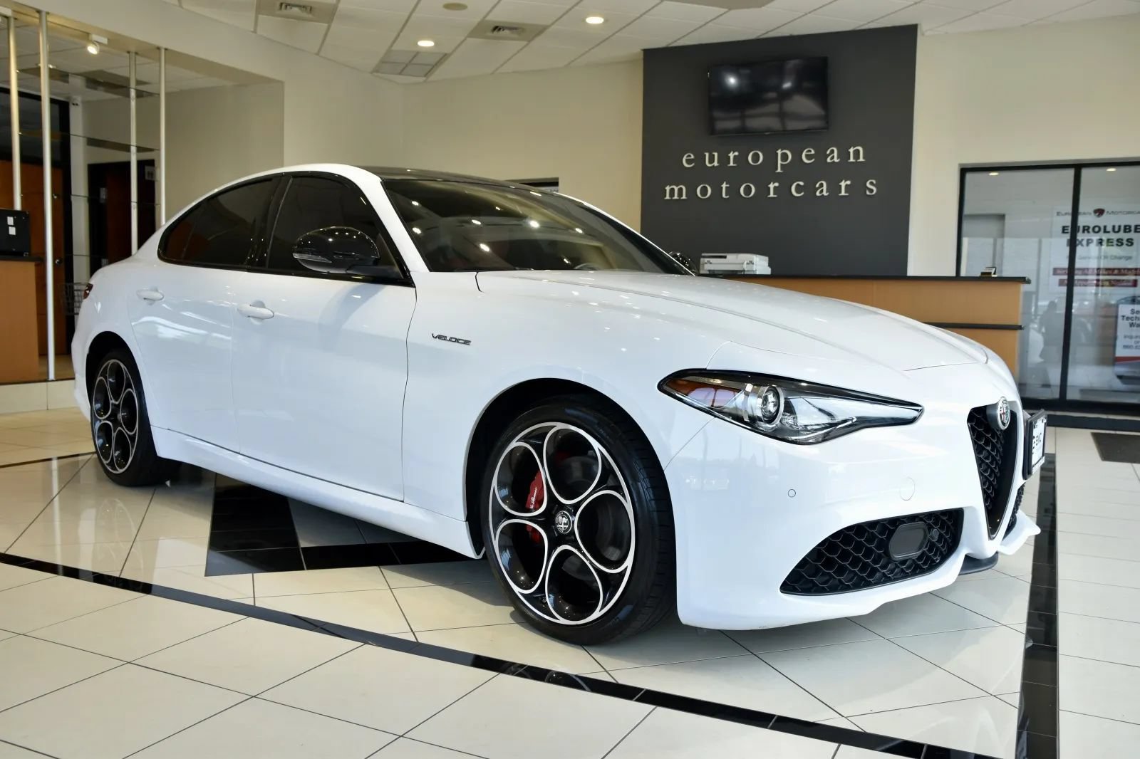 Used 2023 Alfa Romeo Giulia Veloce AWD/4WD image 1
