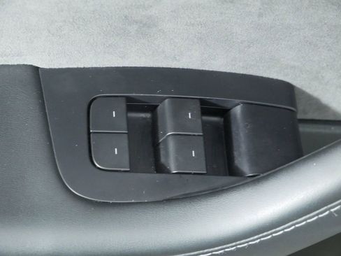 Used 2022 Tesla Model Y Performance image 21