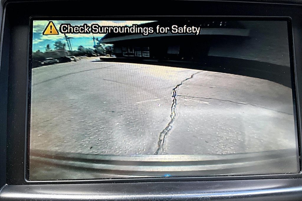 Used 2011 Cadillac Escalade ESV Premium RWD image 26