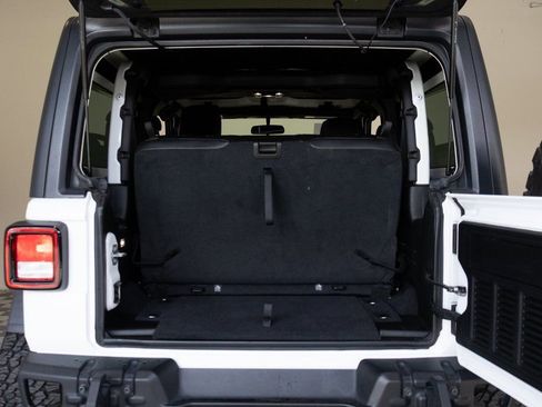 Used 2021 Jeep Wrangler Rubicon w/ Cold Weather Group image 19