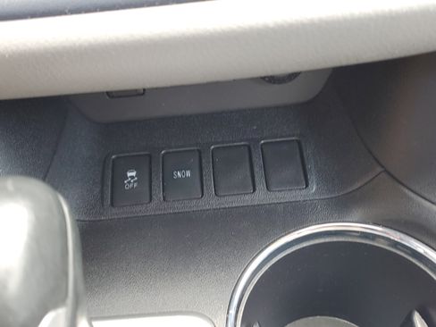 Used 2019 Toyota Highlander Plus FWD image 31