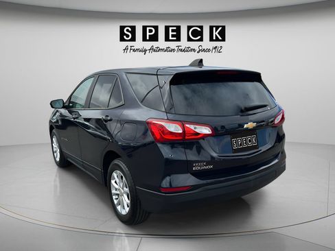 Used 2020 Chevrolet Equinox LS w/ LS Convenience Package FWD image 3