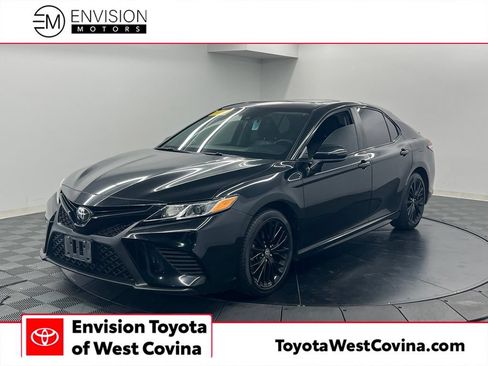 Used 2020 Toyota Camry SE w/ Carpet Mat Package FWD image 1