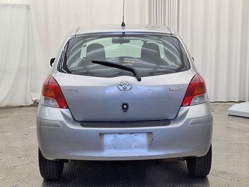 Used 2010 Toyota Yaris 4-Door Hatchback image 23