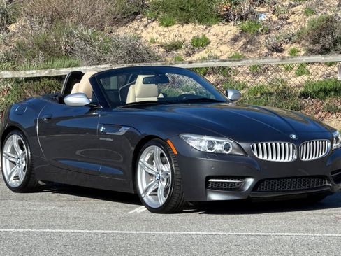 Used 2015 BMW Z4 sDrive35is image 10
