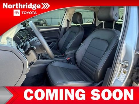 Used 2024 Volkswagen Jetta SE w/ Panoramic Sunroof Package FWD image 6