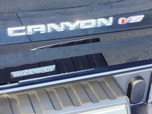 Used 2019 GMC Canyon SLE image 10