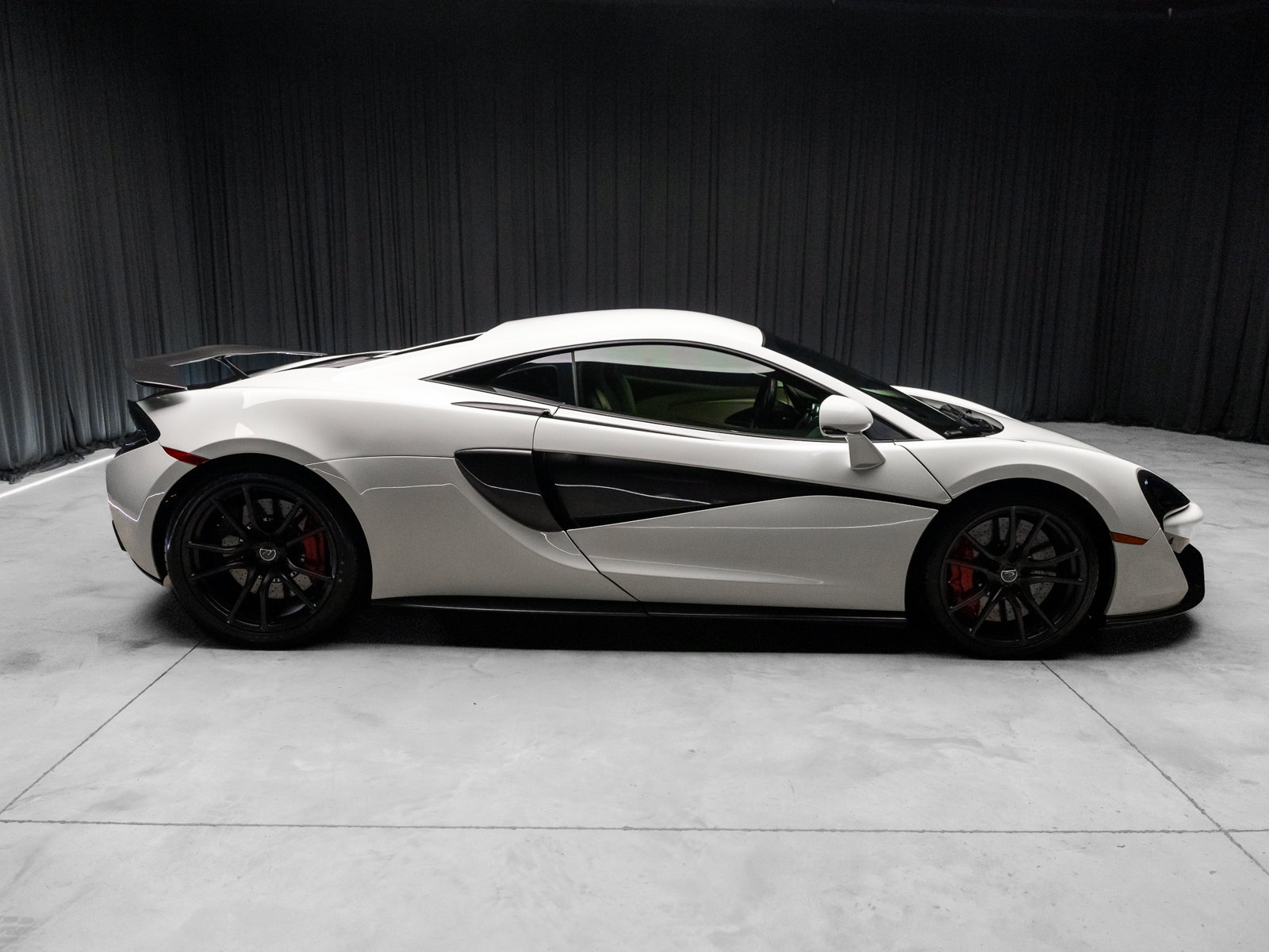 Used 2016 McLaren 570S Coupe RWD image 17