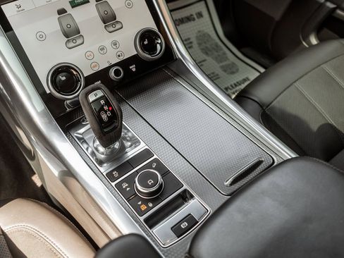 Used 2022 Land Rover Range Rover Sport HST image 23