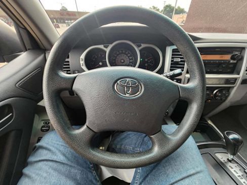 Used 2005 Toyota 4Runner SR5 AWD/4WD image 23