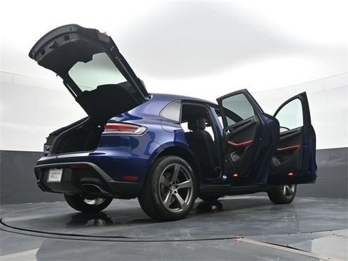 Certified 2025 Porsche Macan image 27
