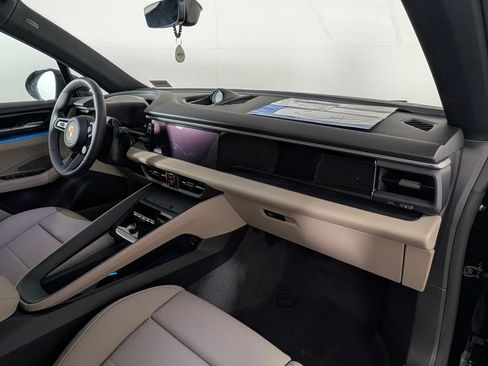 New 2026 Porsche Macan Electric RWD image 20