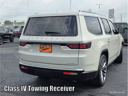 Used 2022 Jeep Wagoneer Series III w/ Premium Group I AWD/4WD image 15