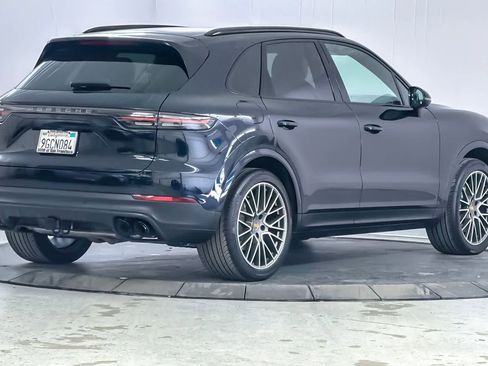 Used 2023 Porsche Cayenne Platinum Edition AWD/4WD image 2
