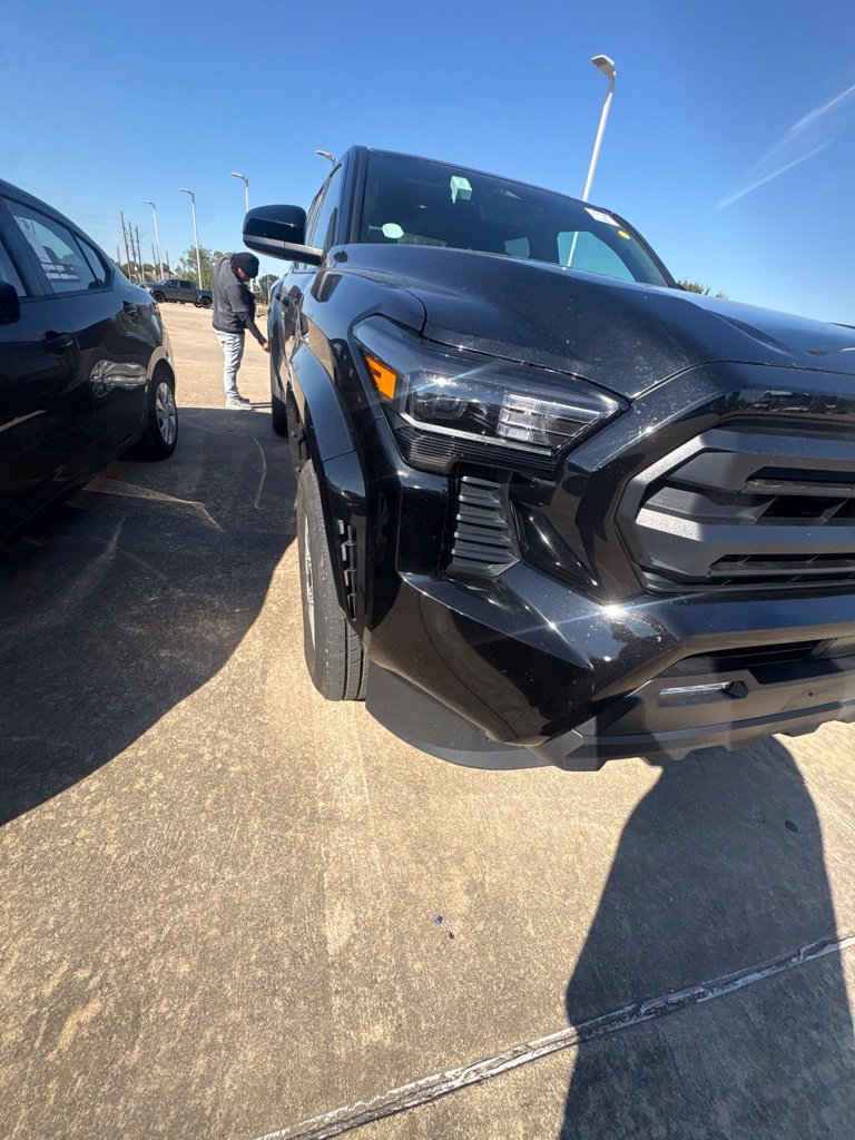 Used 2025 Toyota Tacoma SR5 AWD/4WD image 2
