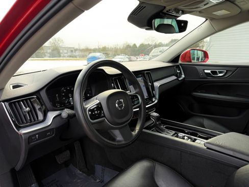 Used 2019 Volvo S60 T5 Momentum image 17