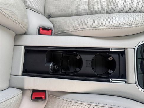 Used 2019 Porsche Panamera 4 image 36