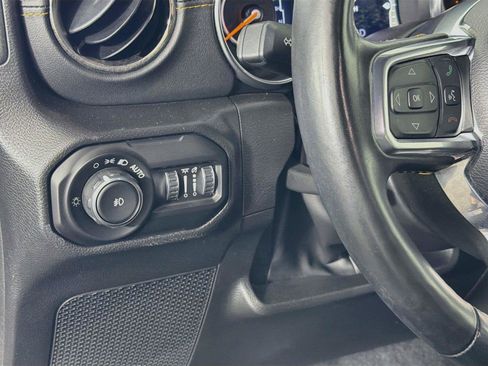 Used 2022 Jeep Wrangler Unlimited Sahara AWD/4WD image 17