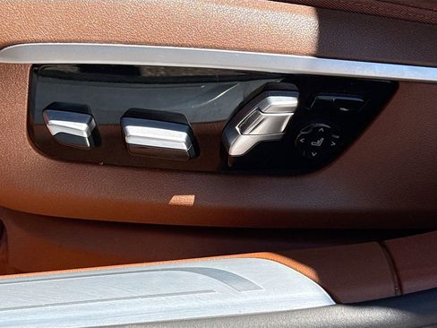 Used 2018 BMW 750i image 25