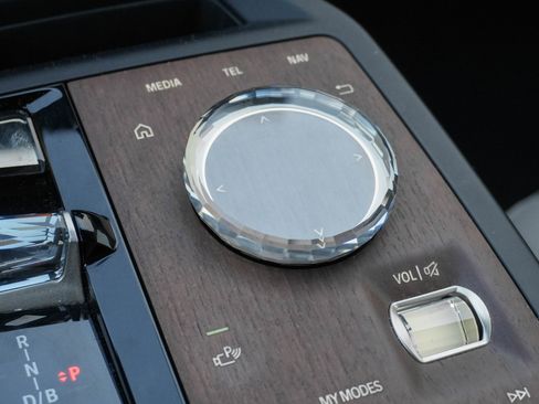 Used 2023 BMW iX xDrive50 w/ Premium Package image 24