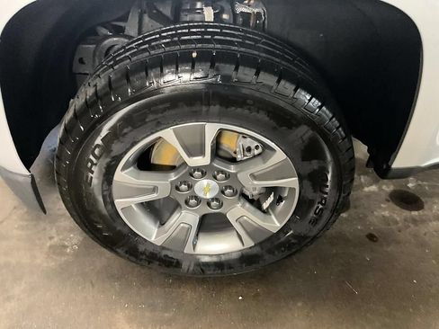 Used 2018 Chevrolet Colorado Z71 AWD/4WD image 14
