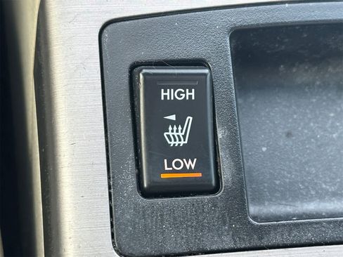 Used 2014 Subaru Outback 3.6R Limited w/ Moonroof Package image 21