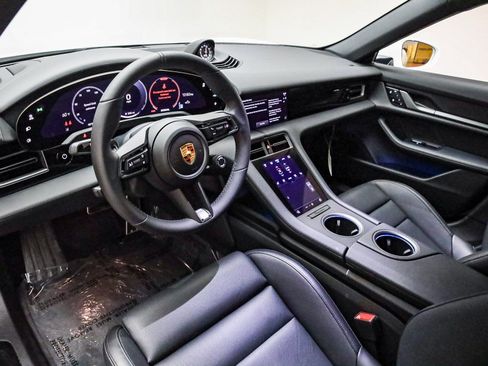 Used 2025 Porsche Taycan image 4