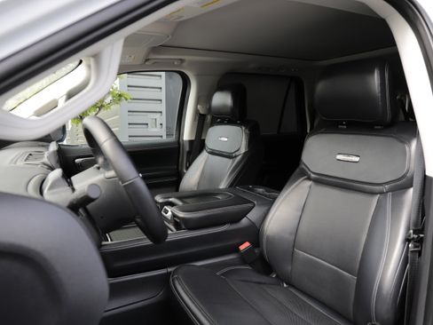 Used 2025 Ford Expedition Max Platinum AWD/4WD image 16