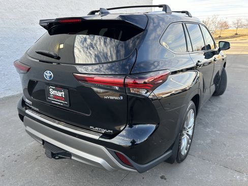 Used 2024 Toyota Highlander Platinum image 6