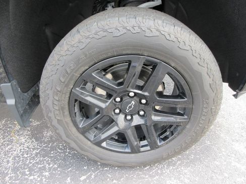 Certified 2024 Chevrolet Silverado 1500 Custom Trail Boss w/ LPO, Dark Essentials Package AWD/4WD image 9