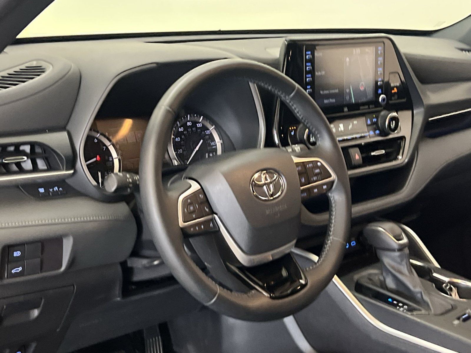 Used 2022 Toyota Highlander XSE AWD/4WD image 15