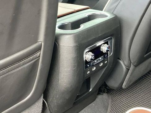 Used 2024 GMC Yukon XL Denali Ultimate AWD/4WD image 17
