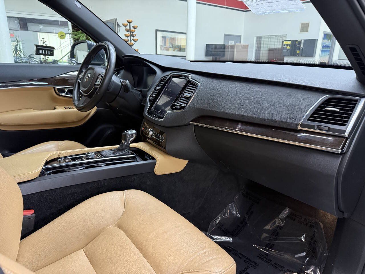 Used 2016 Volvo XC90 T6 Momentum w/ Momentum Plus Package AWD/4WD image 19