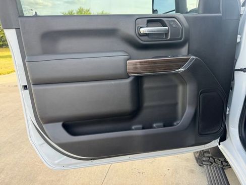 Used 2025 Chevrolet Silverado 3500 LT AWD/4WD image 4